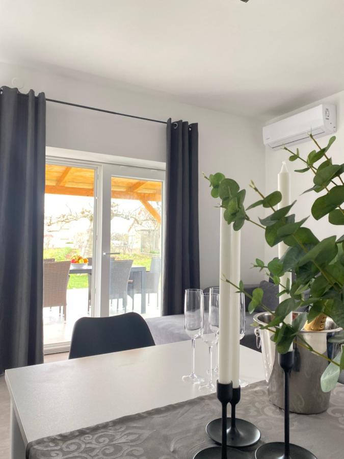 Holiday House Lucia Sukosan Luaran gambar