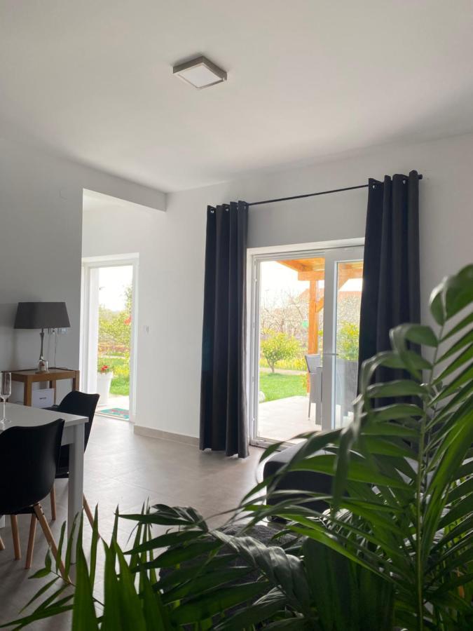 Holiday House Lucia Sukosan Luaran gambar