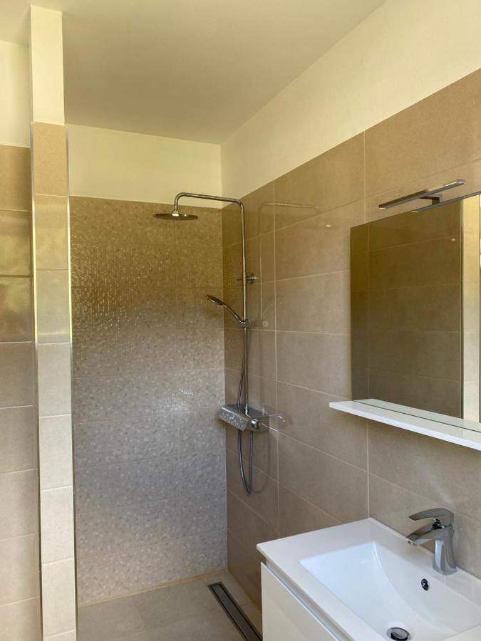 Holiday House Lucia Sukosan Luaran gambar