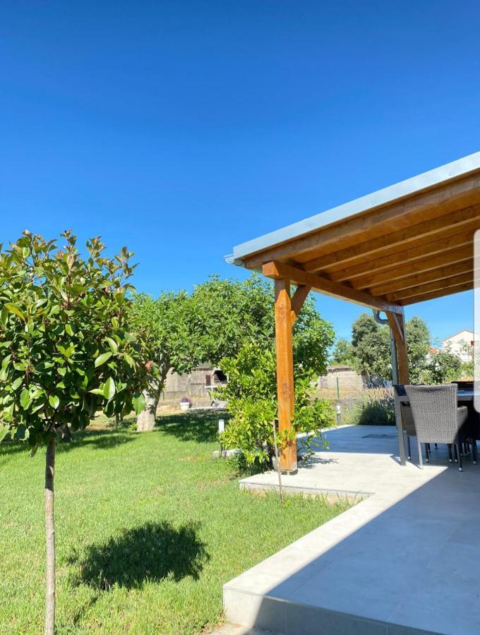 Holiday House Lucia Sukosan Luaran gambar